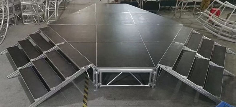 portable stage with adjustable legs
