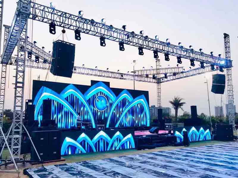 วิธีการตกแต่งเวทีสำหรับงานแต่งงาน?